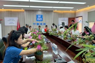 背靠背消耗大！首节没结束 穆雷约基奇先后返回更衣室